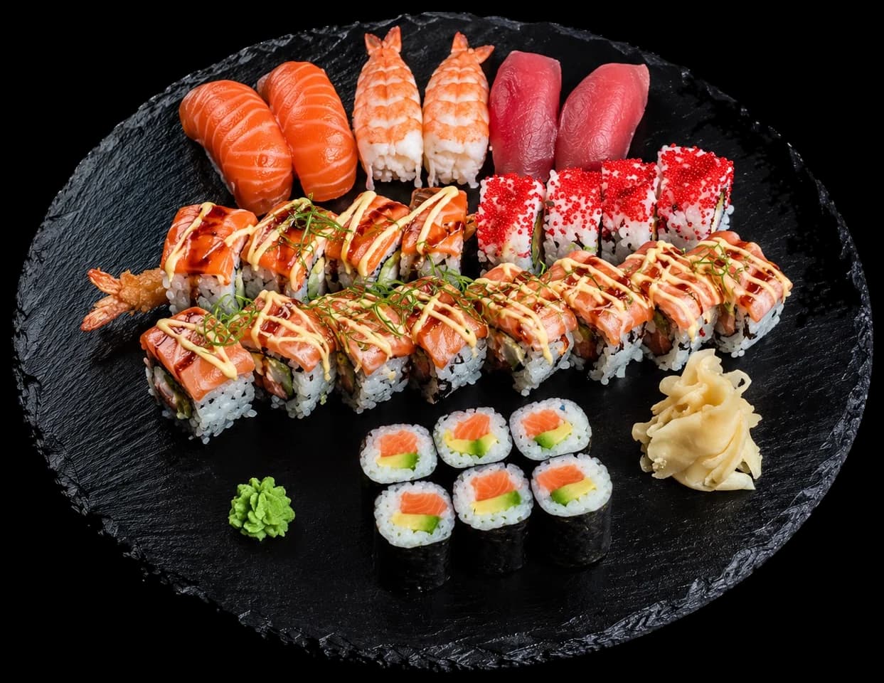 Sushi-Platte mit Maki und Nigiri